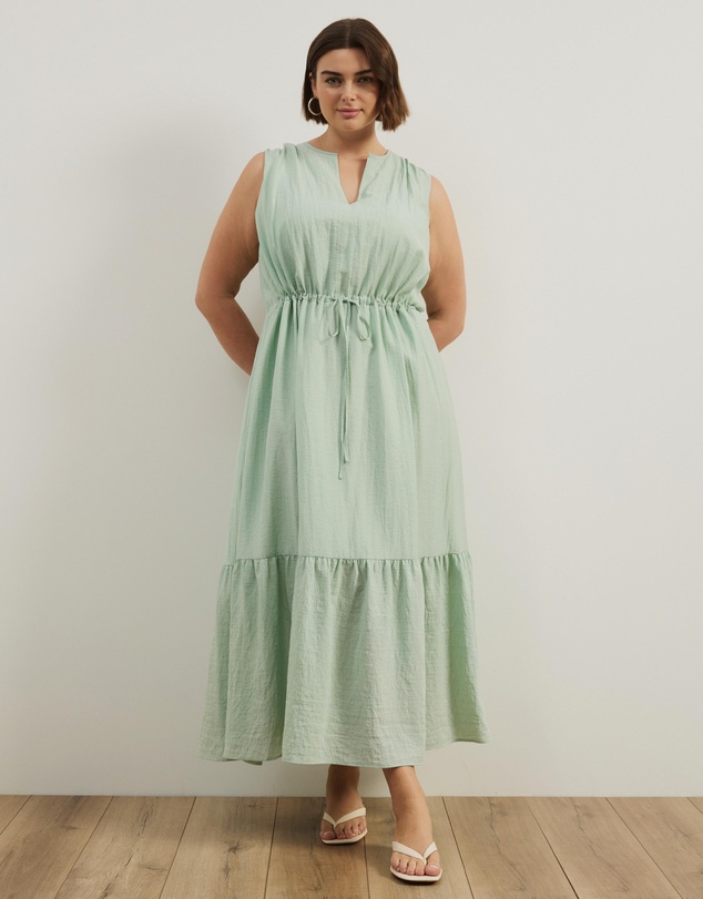 Atmos&Here Curvy - Verity Tiered V Neck Maxi Dress