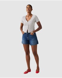 Levi's - Cinch Mid-Thigh Shorts