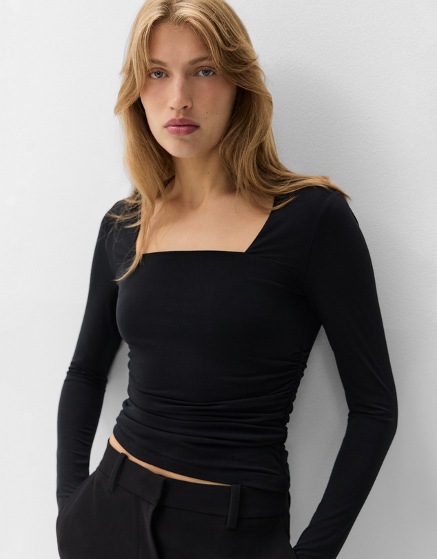 UNISON - Ruched Detail Long Sleeve Top