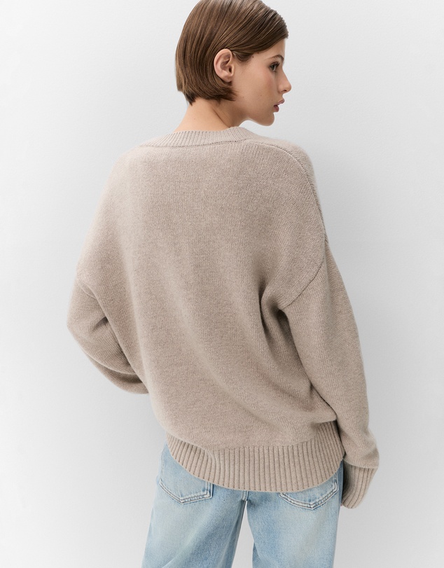 UNISON - Relaxed V Neck Knit