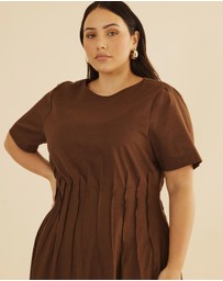 Atmos&Here Curvy - Maya Pleat Maxi Dress