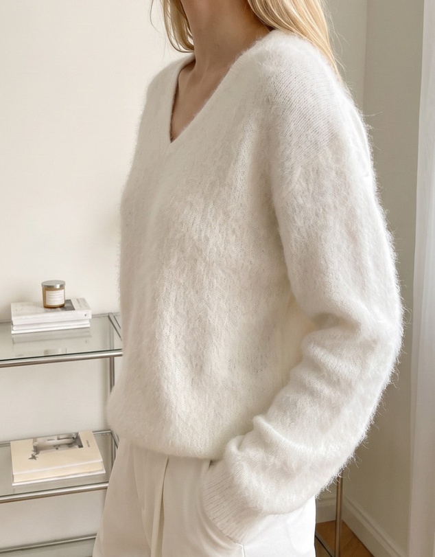 SILK MAGNOLIA - Cashmere/Silk V-Neck Jumper