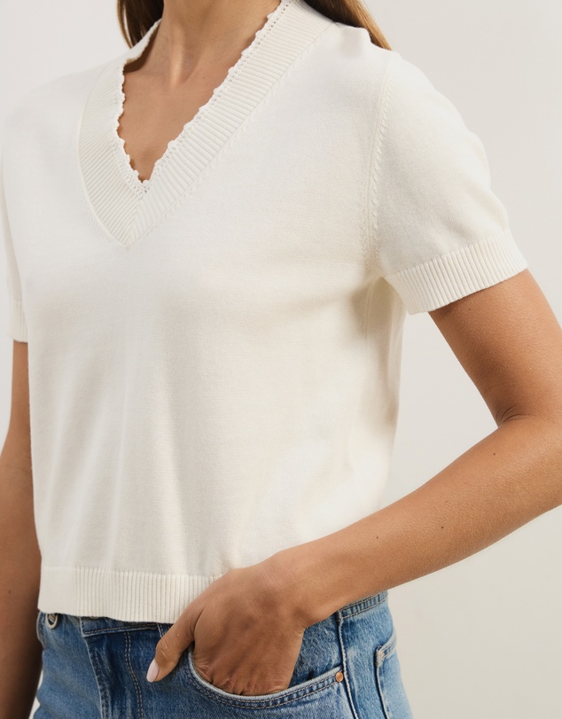 Atmos&Here - Short Balloon Sleeve Knit With Detail At Neckline