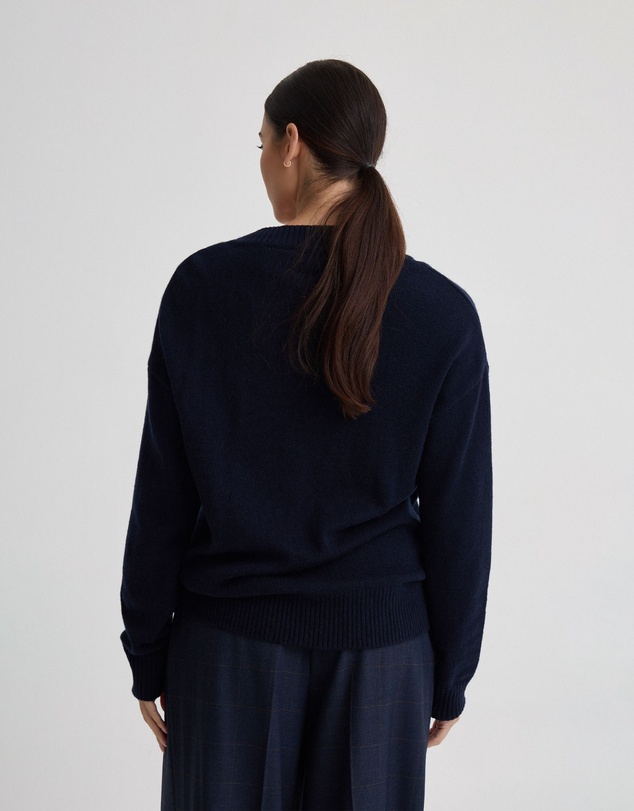 Oxford - Astrid V Neck