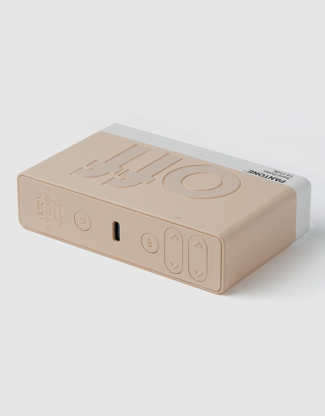 Lexon - Lexon Flip Classic Reversible Alarm Clock PANTONE - Sand