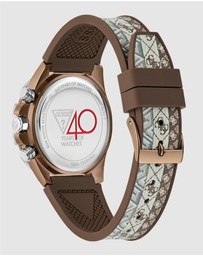 GUESS - ICONIC 40TH Logo 39mm Silver-Tone Case Brown Silicone Strap