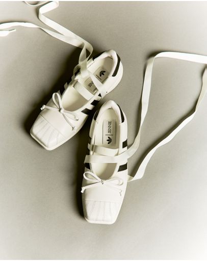 Off White / Core Black / Core White