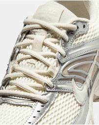 Nike - Air Max Moto 2K - Women's