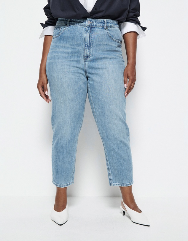 Commonry - The High Rise Crop Girlfriend Jean