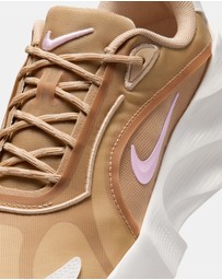Nike - Aura Edge - Women's