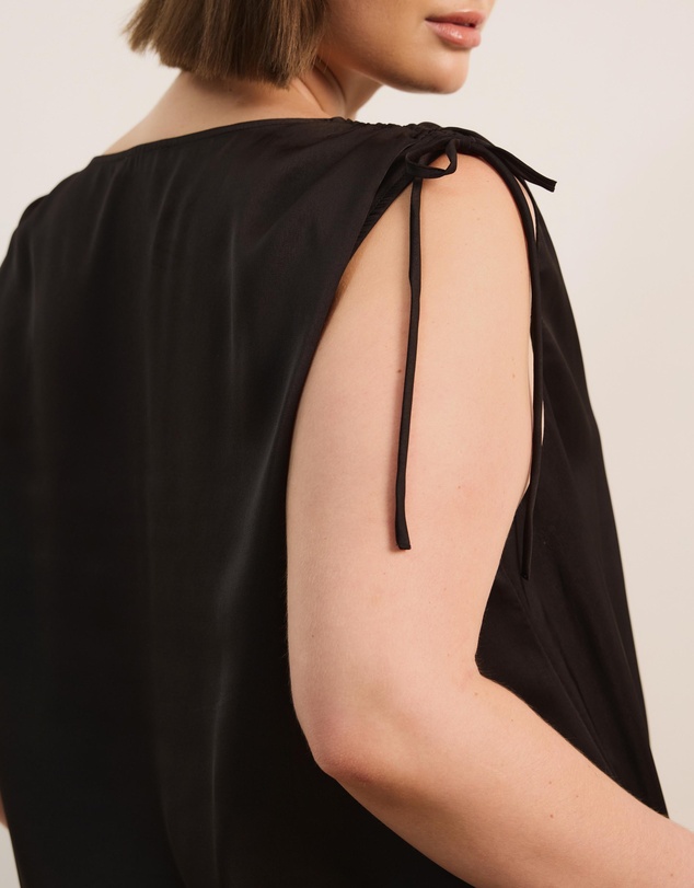Atmos&Here Curvy - Ava Satin Tie Detail Top