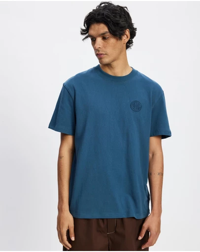 Deus Ex Machina - Pill Logo Tee