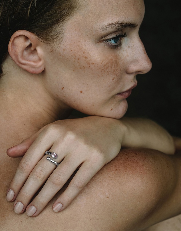 Haze & Glory - ICONIC EXCLUSIVE - Ring Oval Synthetic Sapphire with Pink Gems 925 Sterling Silver