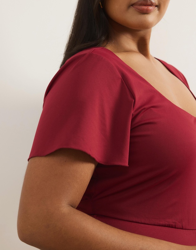 Atmos&Here Curvy - Jersey Maxi Dress With Flutter Sleeves