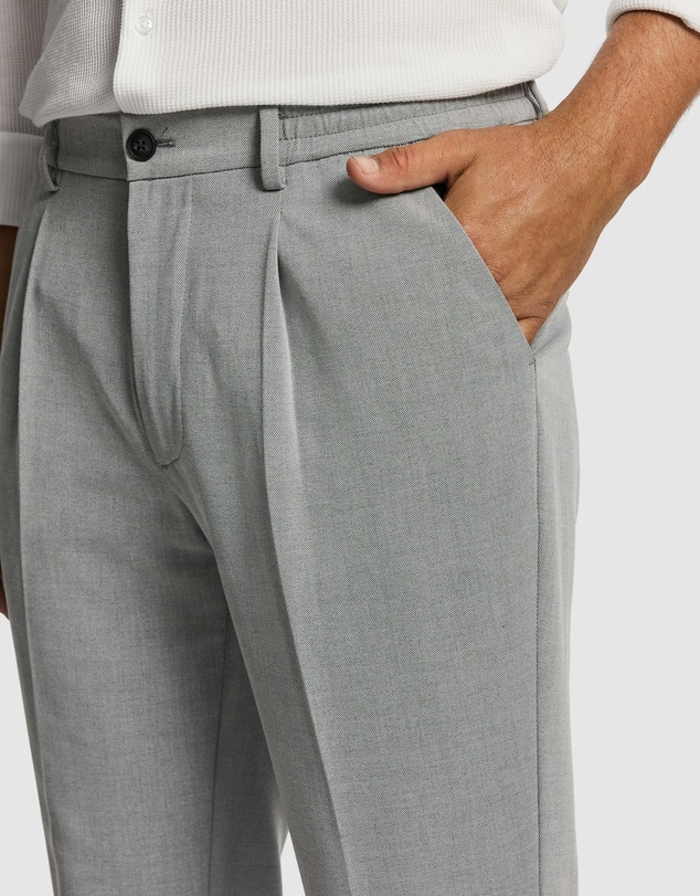 yd. - Motion Slim Cropped Chino