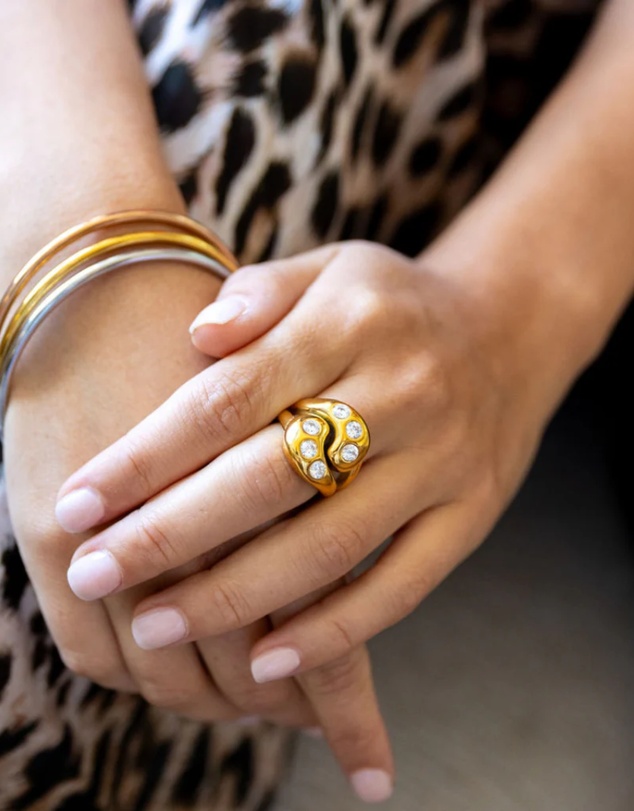 Chuchka - Kesher Ring 3 stone Gold