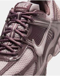 Nike - Zoom Vomero 5 - Women's