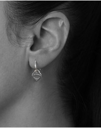Von Treskow - Open hoop studs with VT flat heart