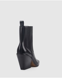 LANA WILKINSON - Cyrus Chelsea Boot