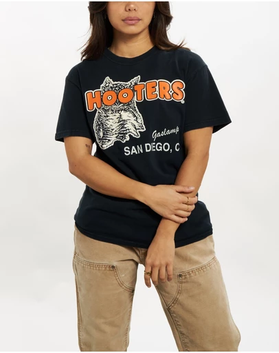 Vintage by The Real Deal - Pre Loved - Vintage Hooters Tee