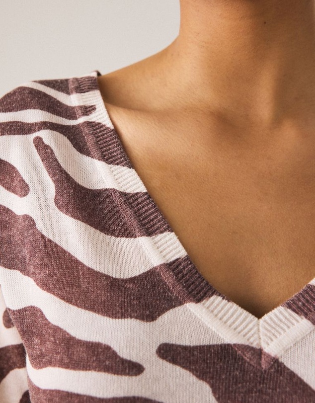 NEXT - V-Neck Gem Button Linen T-Shirt