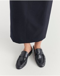 La Tribe - Naomi Mules