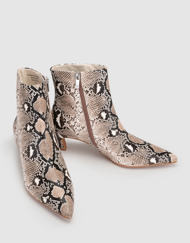 Chaos & Harmony - Nightfall Boot