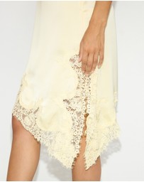 Dazie - Rhode Asymmetric Lace Dress