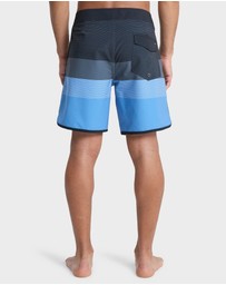 Quiksilver - Mens Surfsilk Scallop 18