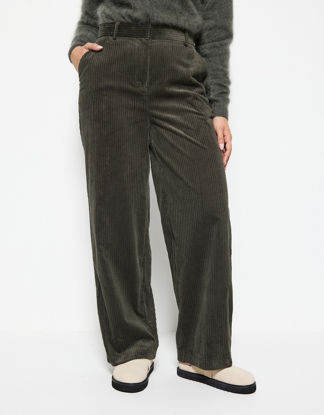 Commonry - Madelyn Pant