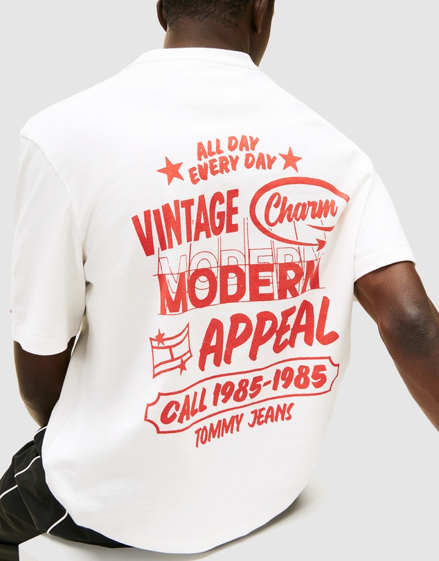 Tommy Jeans - 90s Graffiti SS Pocket T-Shirt