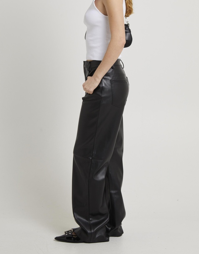 Alice In The Eve - Jadey Relaxed PU Pants Black