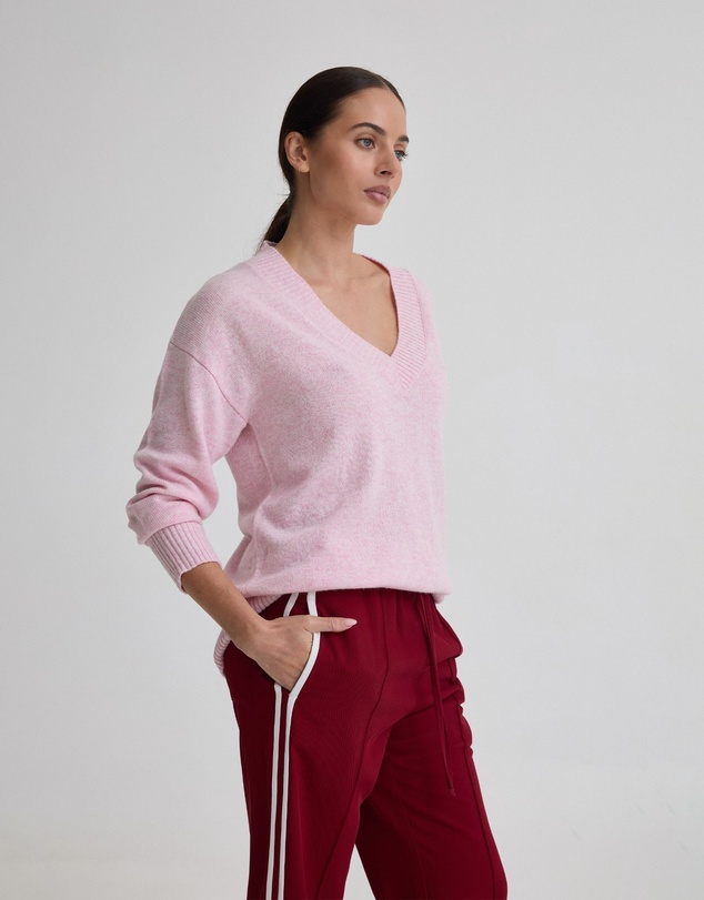 Oxford - Astrid V Neck