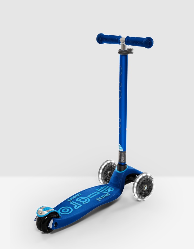 Micro Scooters - Micro Maxi Deluxe LED - 3 Wheel Scooter