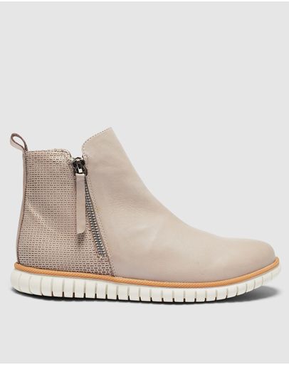 LIGHT GREY GLOVE