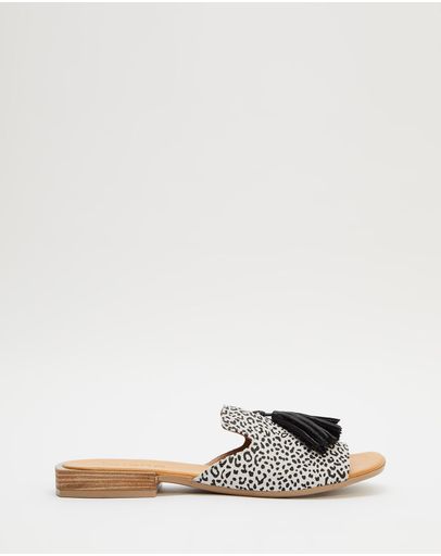 White Leopard & Black Tassle