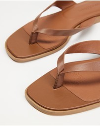 Atmos&Here - Dasha Leather Thong Sandals
