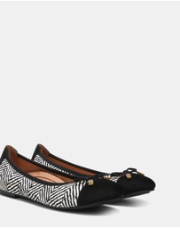 Vionic - Minna Ballet Flat - Black/White
