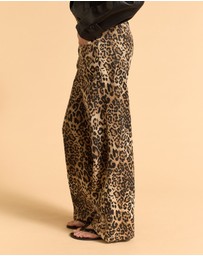 MVN - Walk This Way Jeans