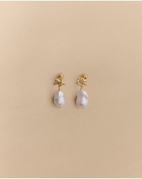 Trenery - Dolina Pearl Stud Earrings in Gold