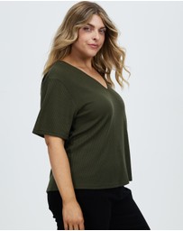 Atmos&Here Curvy - Sasha Waffle V-Neck Tee