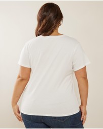 Atmos&Here Curvy - Organic Cotton V-Neck Tee