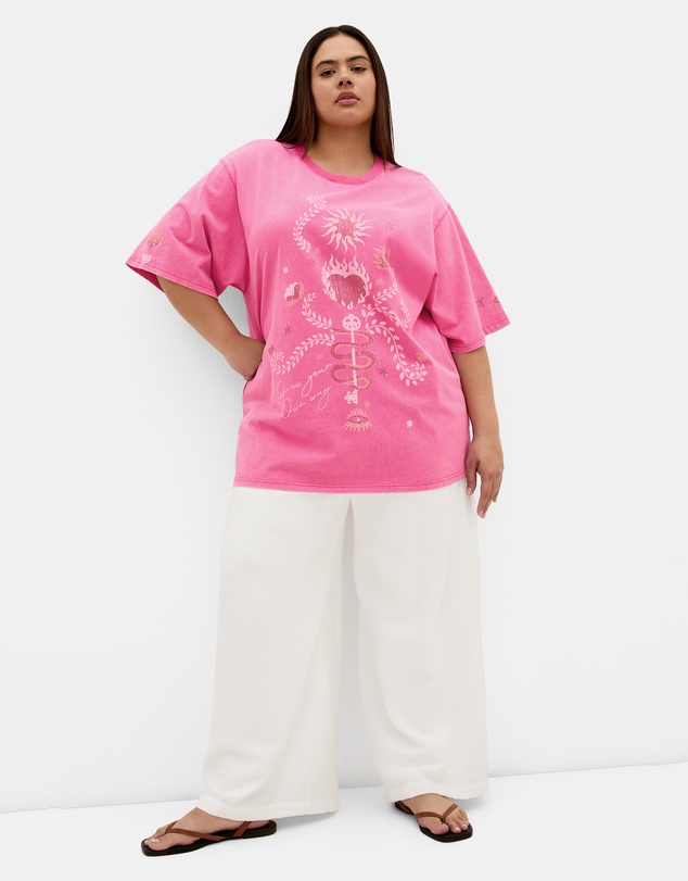 City Chic - Plus size Flaming Heart Cotton Tee - pink stone wash
