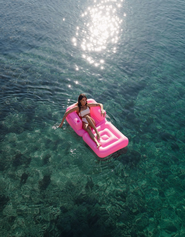 Sunnylife - Inflatable Lilo Chair - Neon Pink