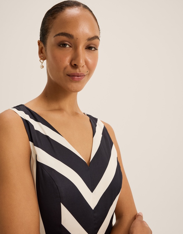 Review - Umbrella Chevron Midi Dress