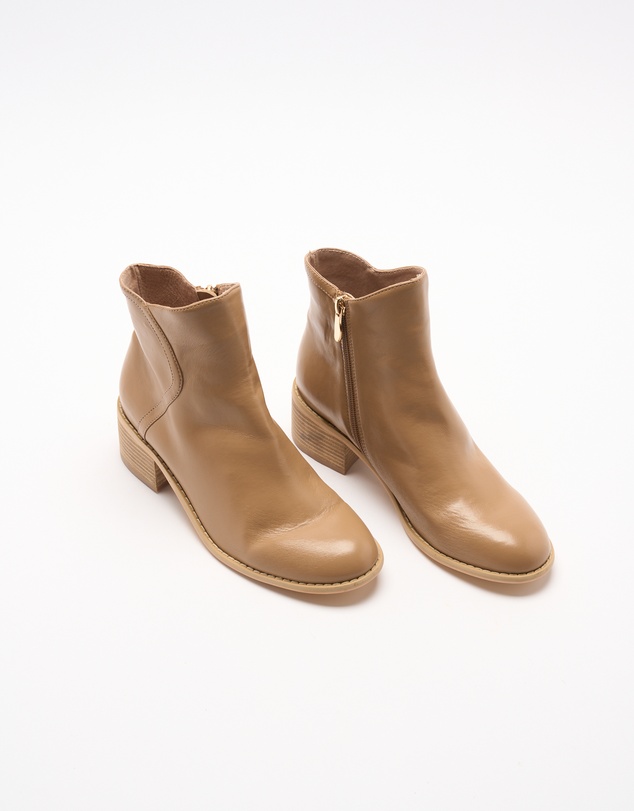 Walnut Melbourne - Marissa Boot