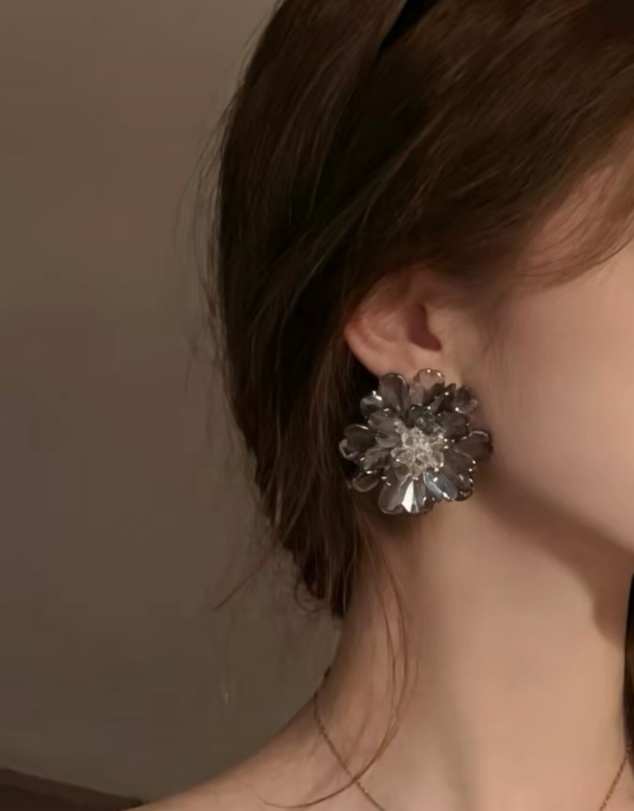 Mossée - Delphine Resin Flower Earrings