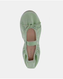 Miss Sofie - Medina Flats