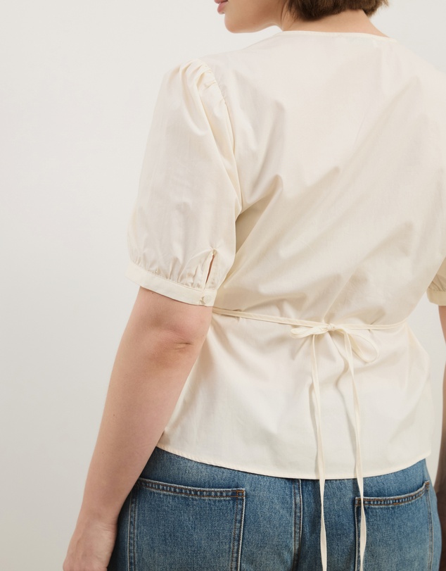 Atmos&Here Curvy - Nora Puff Sleeve Wrap Shirt