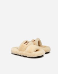 Ozwear Connection Uggs - Ugg Signature Shearling Slippers